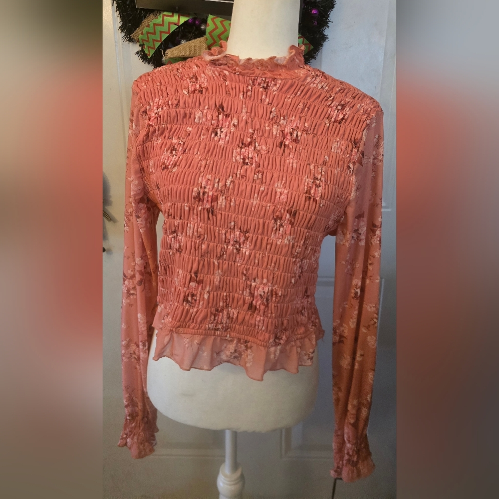 〽️Pink Ribbed Smocked Blouse with Ruffled Details